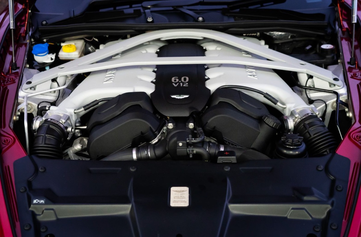 2015 Aston Martin DB9 Image 5